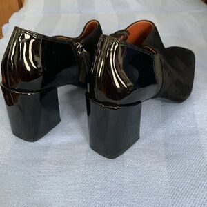 Vionic Women's Black Suede and patent leather